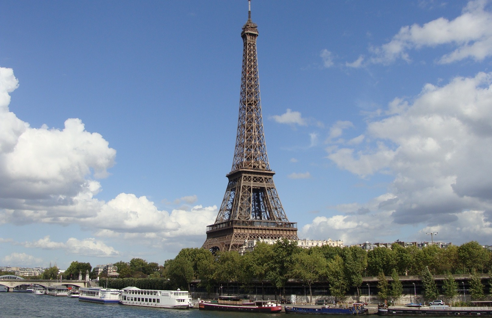 France eases entry requirements for EU citizens as of June 9 - Vimarsana News