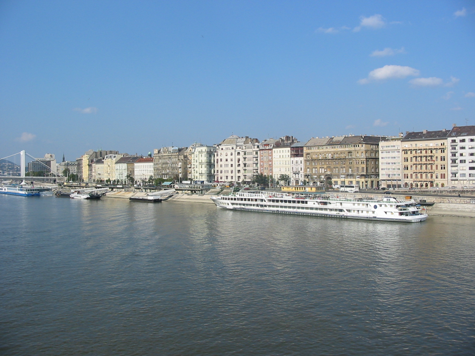 Record floodwaters expected in Budapest on June 11