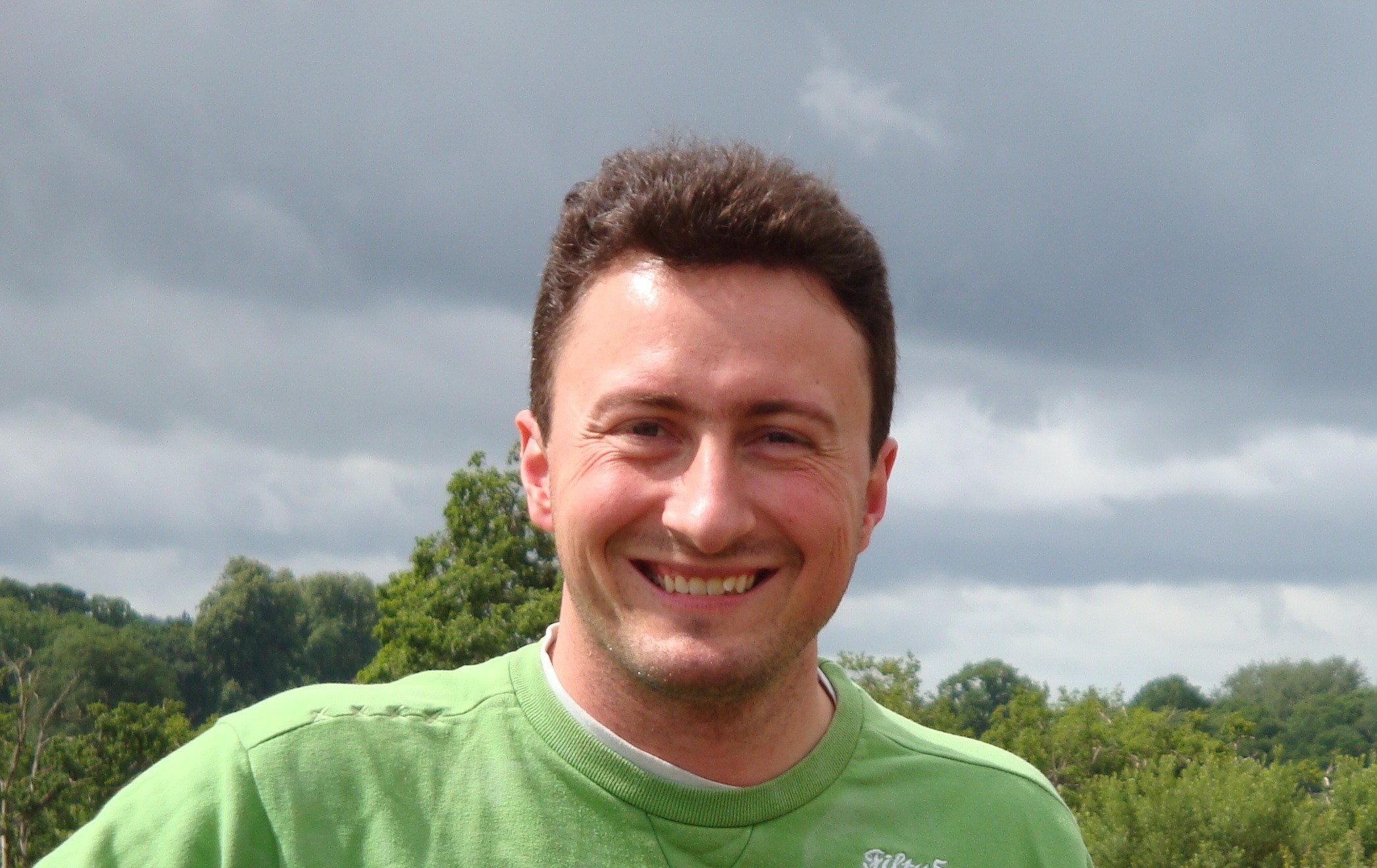 Queen of England awards gallantry medal to Bulgarian hero Plamen Petkov ...