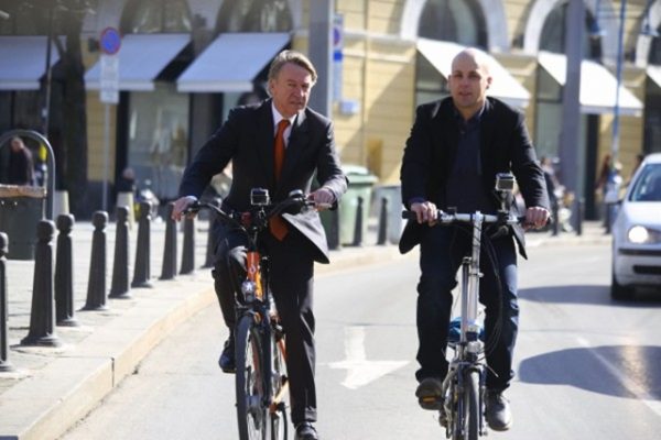 Dutch ambassador Tom van Oorschot, left. Photo bTV